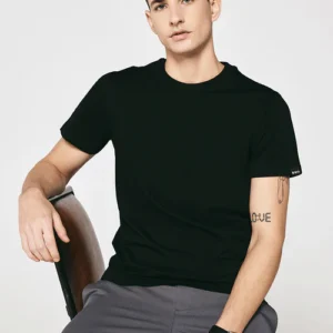 men’s black T-shirt