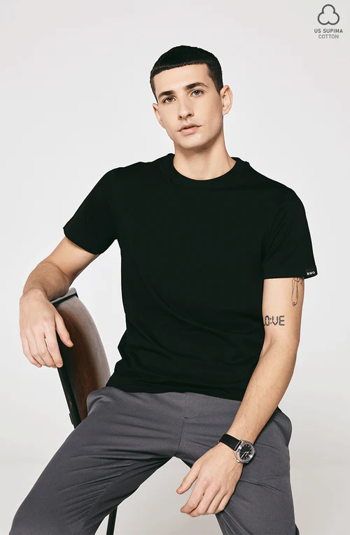 men’s black T-shirt